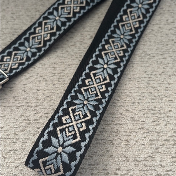 Geometric Patterned Strap - Picture 4 of 4